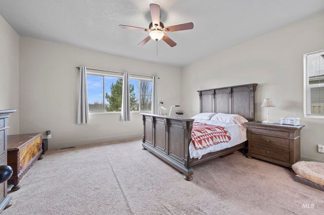 917 Silver Springs St, Middleton, ID 83644