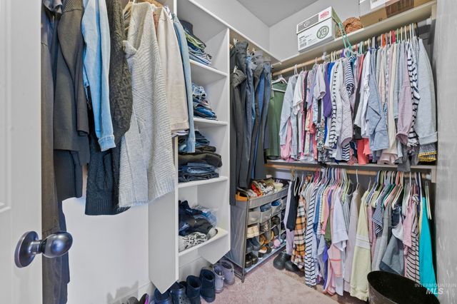 917 Silver Springs St, Middleton, ID 83644