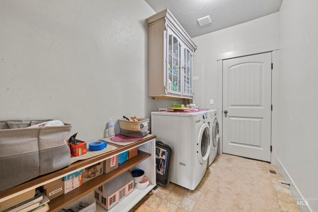 917 Silver Springs St, Middleton, ID 83644