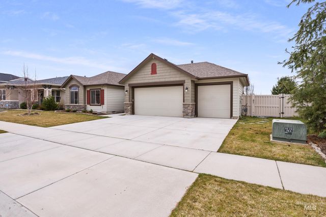917 Silver Springs St, Middleton, ID 83644