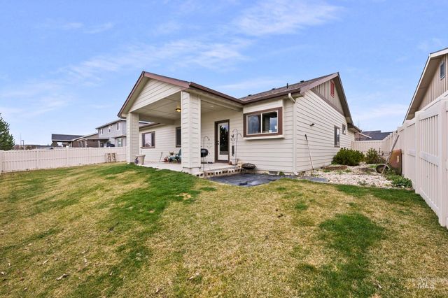 917 Silver Springs St, Middleton, ID 83644