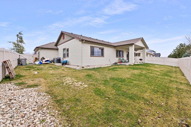 917 Silver Springs St, Middleton, ID 83644