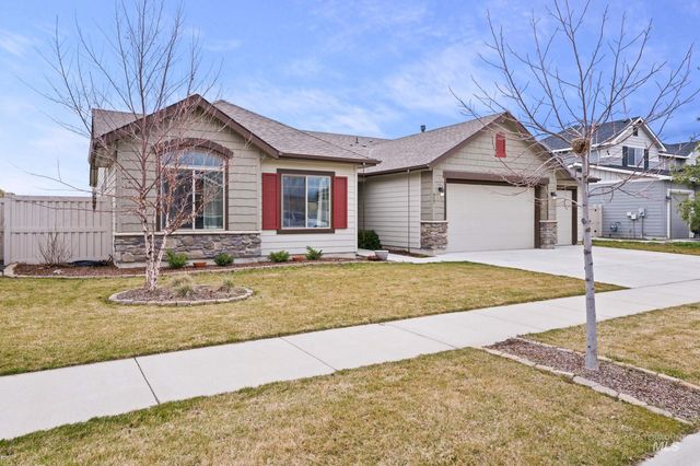 917 Silver Springs St, Middleton, ID 83644