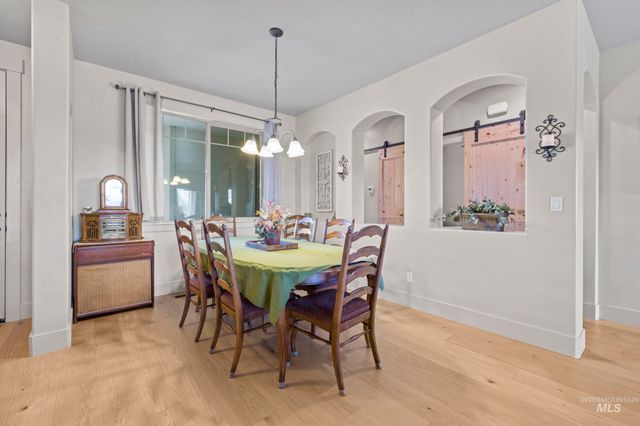 917 Silver Springs St, Middleton, ID 83644