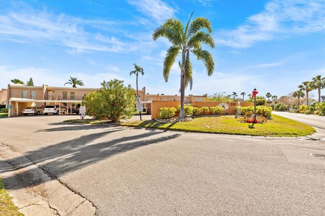 225 COUNTRY CLUB DRIVE D238, Largo, FL 33771