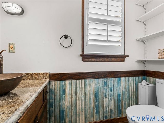 11551 Teterling Rd, Chester, VA 23831