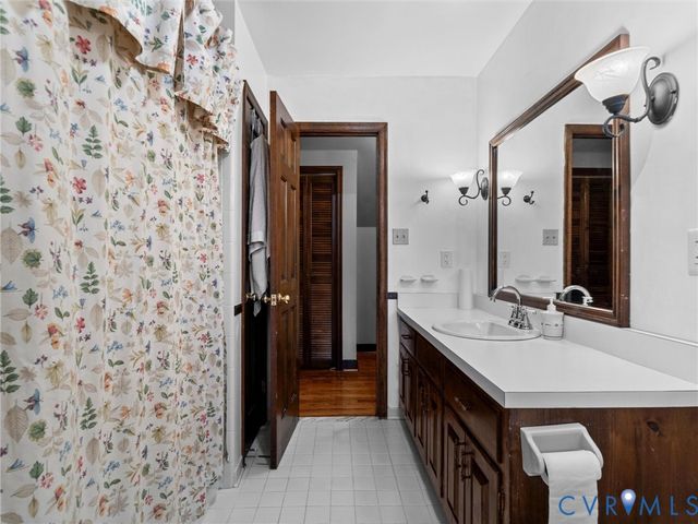 11551 Teterling Rd, Chester, VA 23831