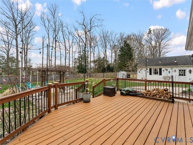 11551 Teterling Rd, Chester, VA 23831
