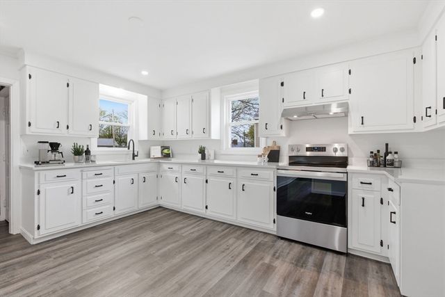 17 Tuckers Ct, Peabody, MA 01960