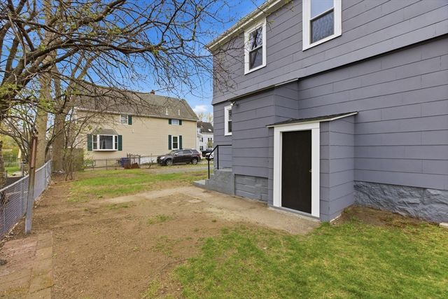 17 Tuckers Ct, Peabody, MA 01960
