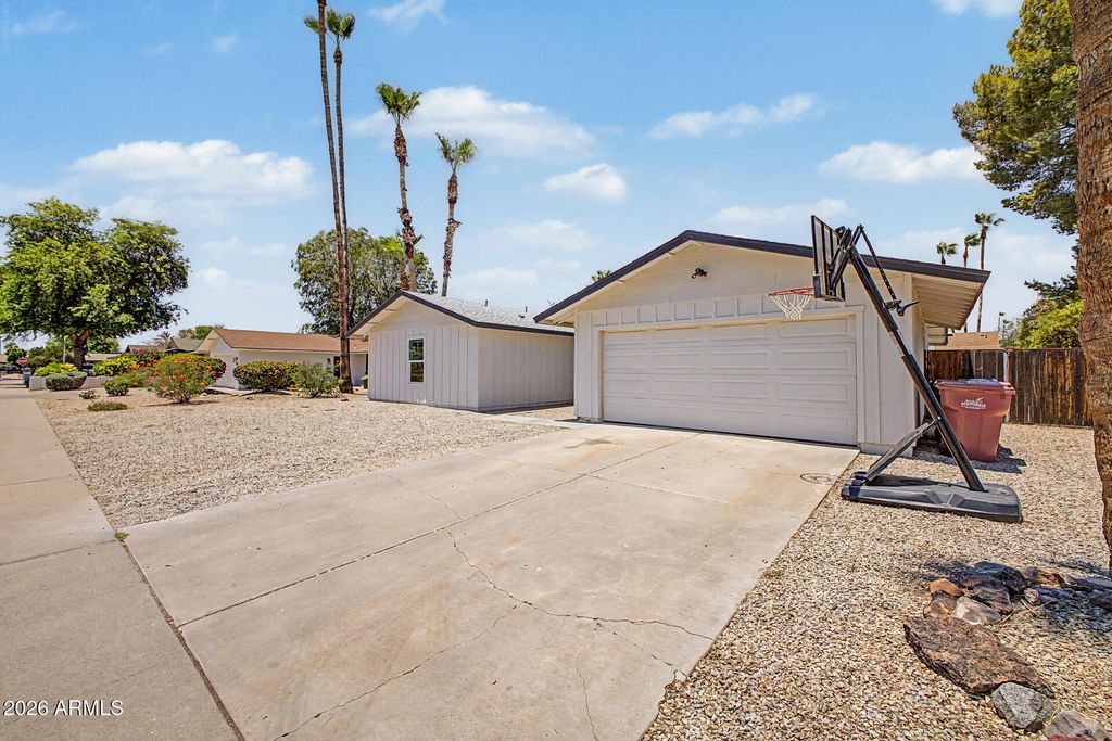 8720 E WHITTON Avenue, Scottsdale, AZ 85251 — exterior