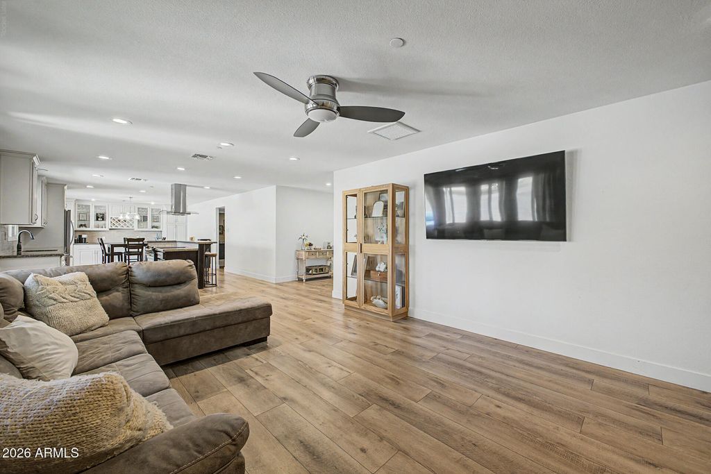 8720 E WHITTON Avenue, Scottsdale, AZ 85251 — photo 3