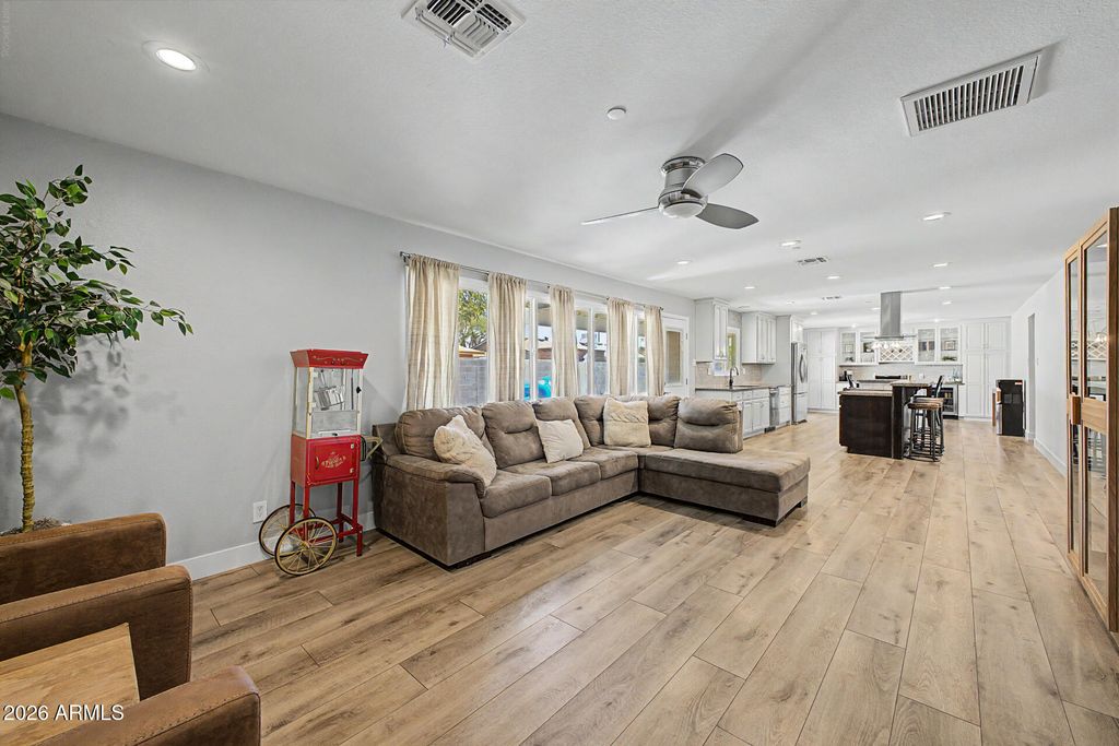 8720 E WHITTON Avenue, Scottsdale, AZ 85251 — photo 4