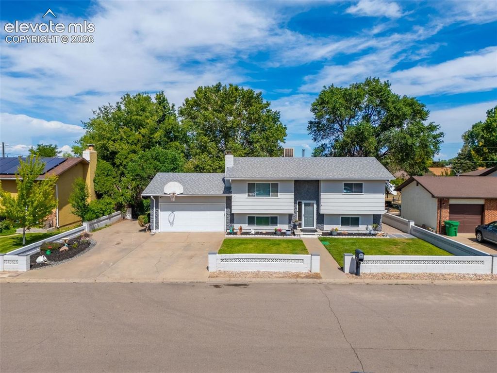 1256 20 1/2 Lane, Pueblo, CO 81006 — exterior