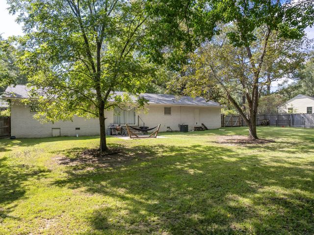 202 PINEHILLS DR, Hattiesburg, MS 39401