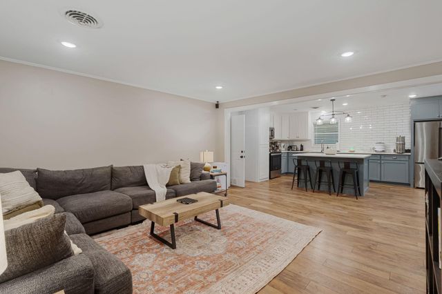 202 PINEHILLS DR, Hattiesburg, MS 39401