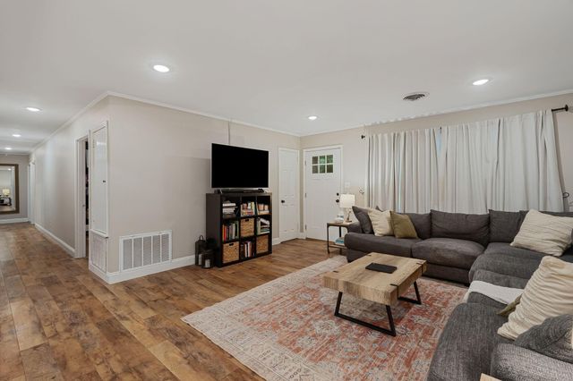 202 PINEHILLS DR, Hattiesburg, MS 39401