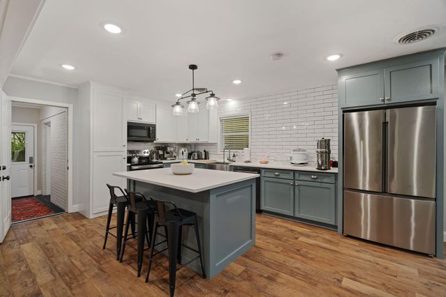 202 PINEHILLS DR, Hattiesburg, MS 39401