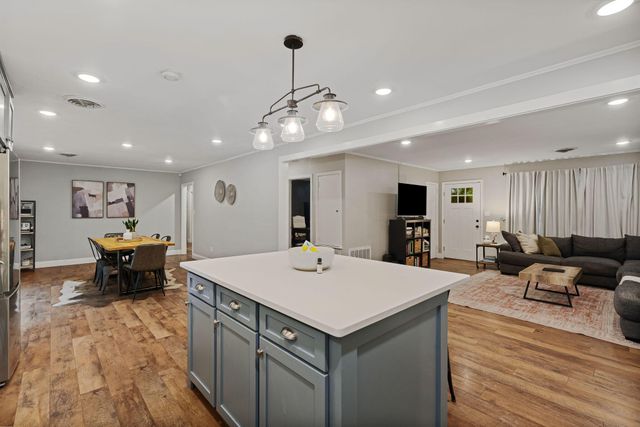 202 PINEHILLS DR, Hattiesburg, MS 39401