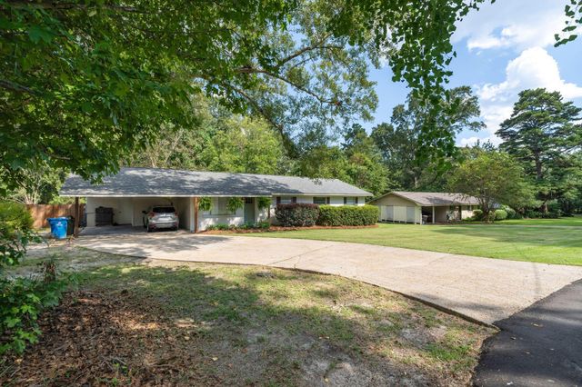 202 PINEHILLS DR, Hattiesburg, MS 39401