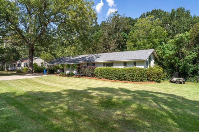 202 PINEHILLS DR, Hattiesburg, MS 39401