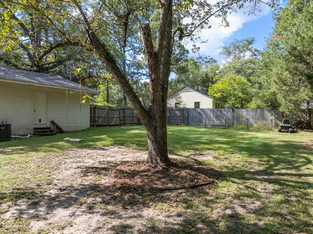 202 PINEHILLS DR, Hattiesburg, MS 39401