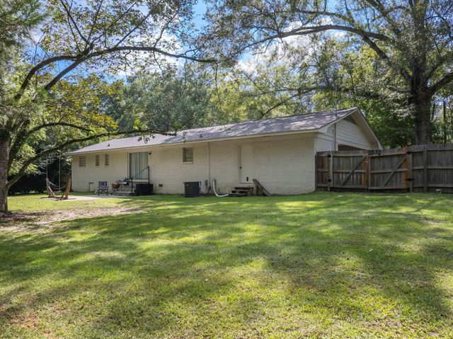 202 PINEHILLS DR, Hattiesburg, MS 39401