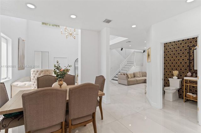 1500 Canary Island Dr, Weston, FL 33327