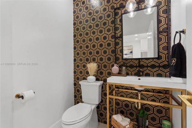 1500 Canary Island Dr, Weston, FL 33327