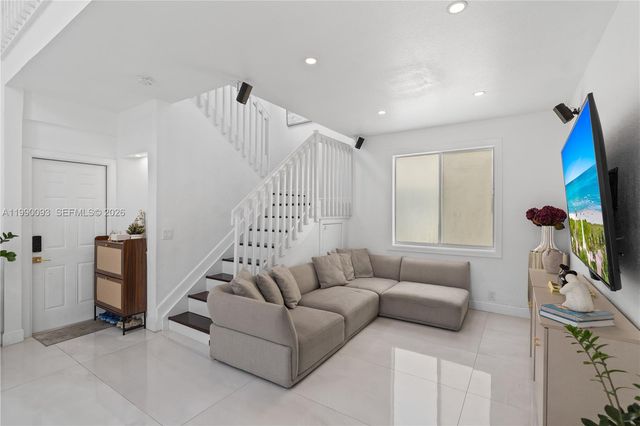 1500 Canary Island Dr, Weston, FL 33327