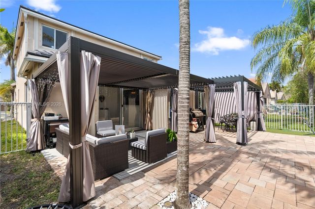 1500 Canary Island Dr, Weston, FL 33327