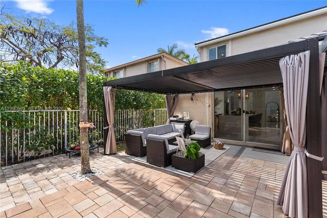 1500 Canary Island Dr, Weston, FL 33327