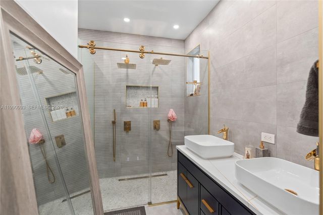 1500 Canary Island Dr, Weston, FL 33327