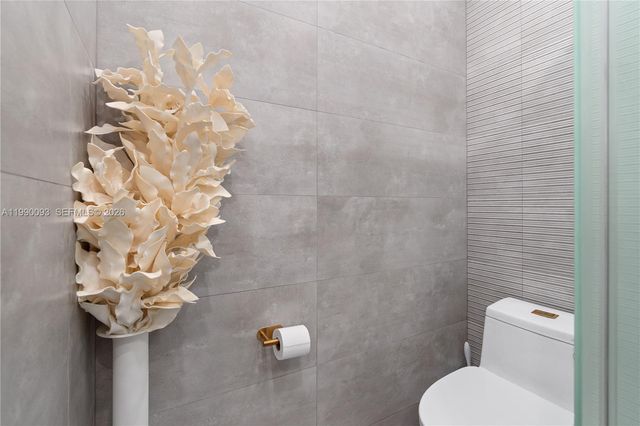 1500 Canary Island Dr, Weston, FL 33327