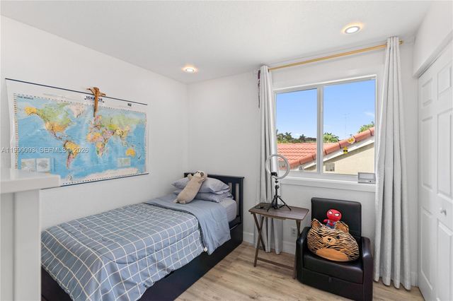 1500 Canary Island Dr, Weston, FL 33327