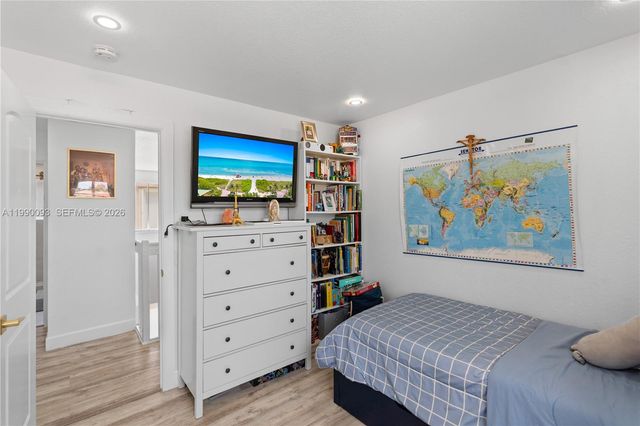 1500 Canary Island Dr, Weston, FL 33327