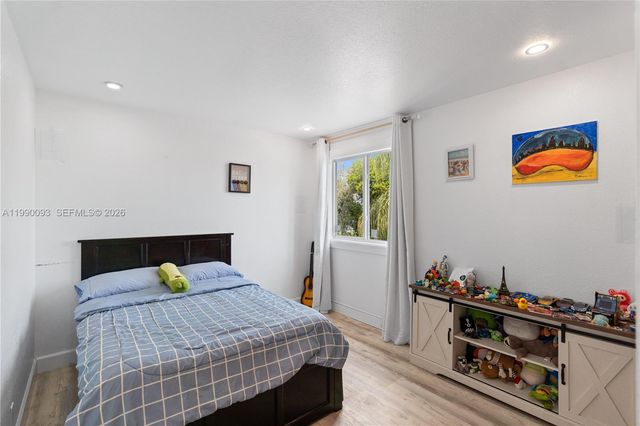 1500 Canary Island Dr, Weston, FL 33327