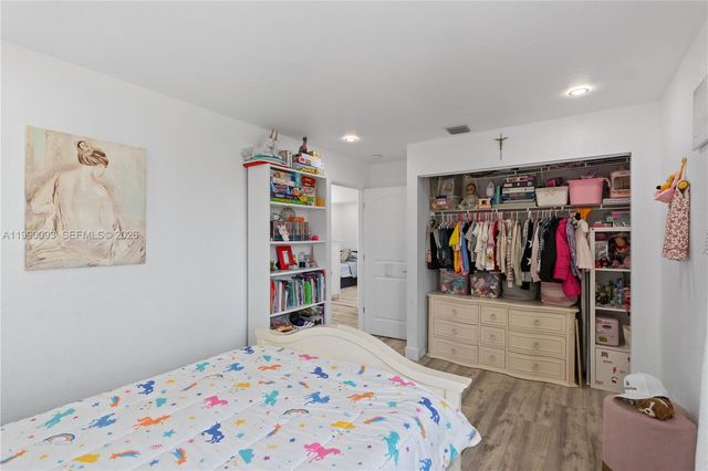 1500 Canary Island Dr, Weston, FL 33327