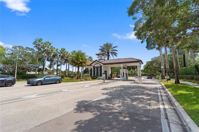 1500 Canary Island Dr, Weston, FL 33327