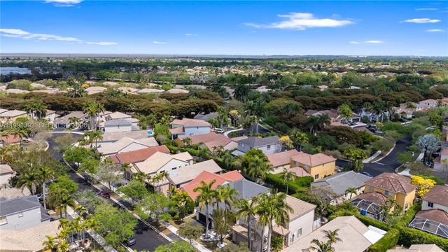 1500 Canary Island Dr, Weston, FL 33327