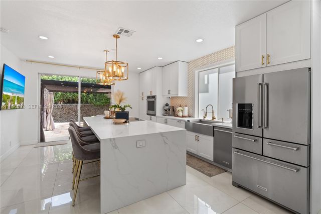 1500 Canary Island Dr, Weston, FL 33327