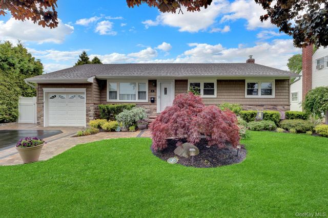 181 N Idaho Avenue, Massapequa, NY 11758
