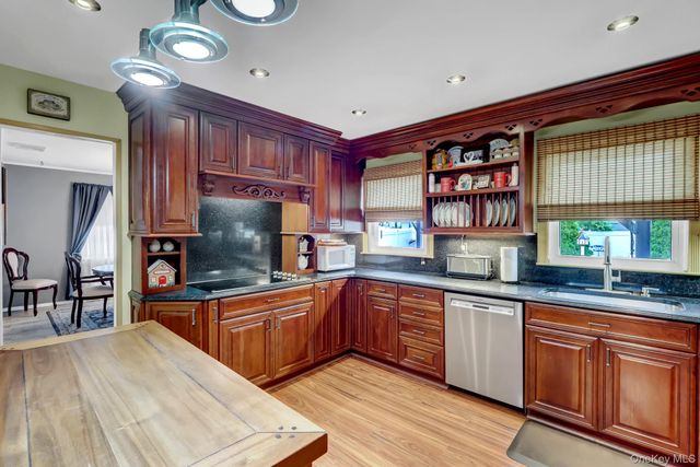 181 N Idaho Avenue, Massapequa, NY 11758