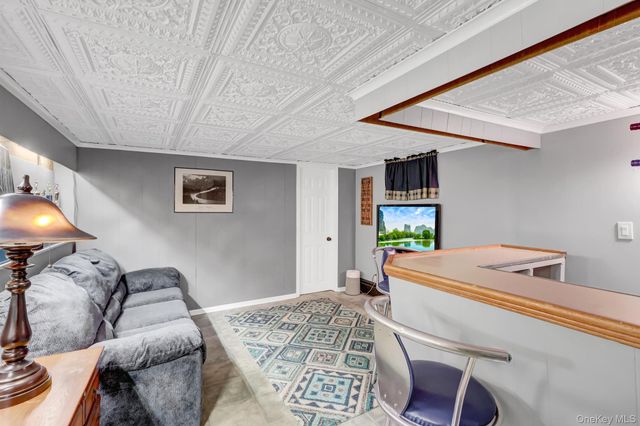 181 N Idaho Avenue, Massapequa, NY 11758