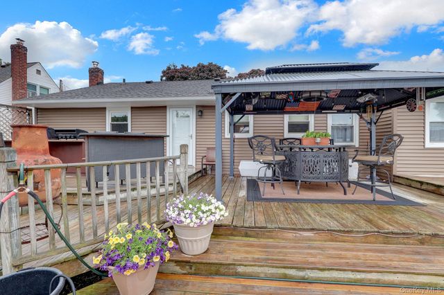 181 N Idaho Avenue, Massapequa, NY 11758