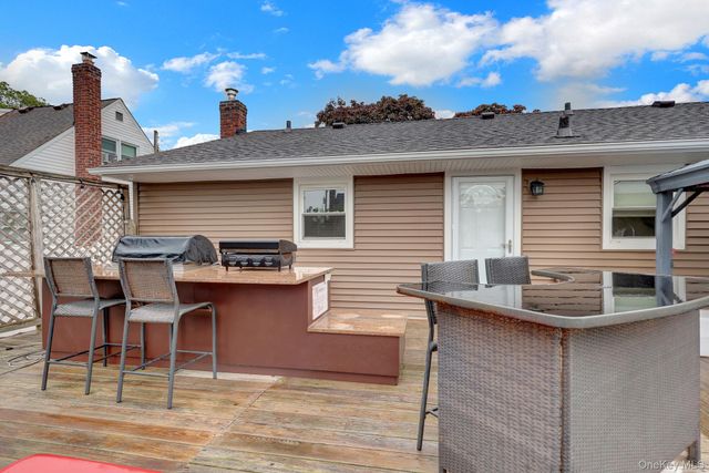 181 N Idaho Avenue, Massapequa, NY 11758