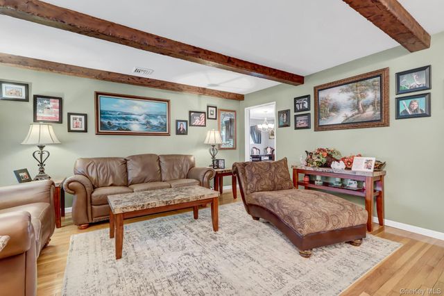 181 N Idaho Avenue, Massapequa, NY 11758