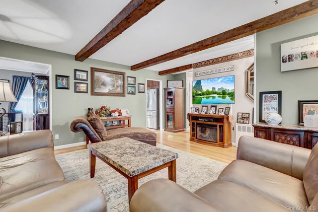 181 N Idaho Avenue, Massapequa, NY 11758