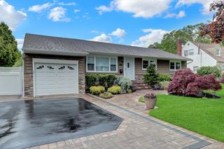 181 N Idaho Avenue, Massapequa, NY 11758