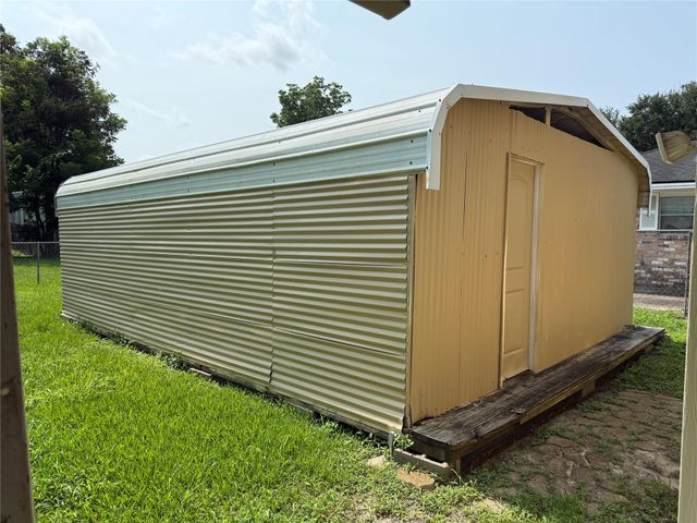 5702 Pine Avenue, Pasadena, TX 77503